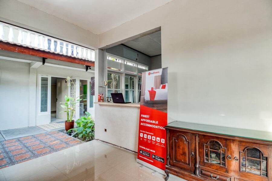 Hotel Reddoorz Near Malioboro Tugu Station Jogja Yogyakarta Exterior foto