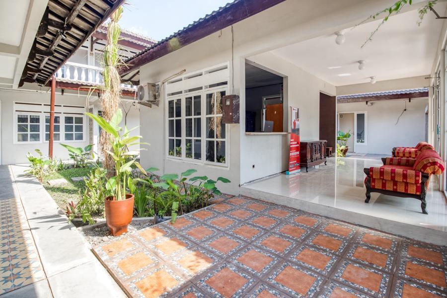Hotel Reddoorz Near Malioboro Tugu Station Jogja Yogyakarta Exterior foto